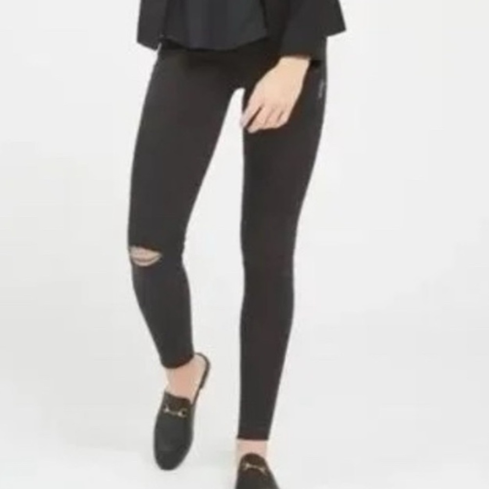EUC•SPANX Vintage Distressed Ankle Skinny Black Jeans. Size: L.
